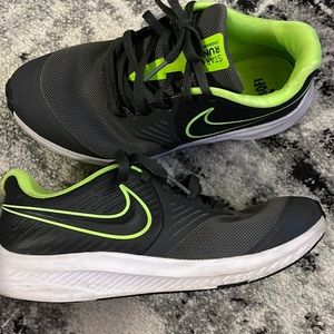 Nike star runner 2.0 for boys size 4y original nike
